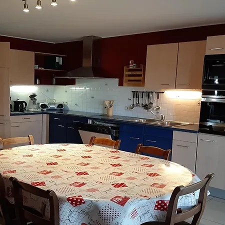 Contemporary In With Private Garden Vakantiehuis